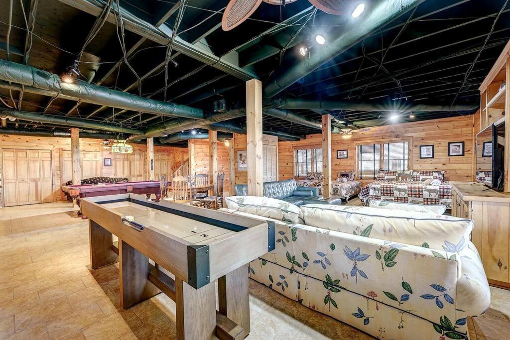 Blue Ridge Bliss- Spacious Cabin, Pets, Hot Tub! Exterior photo