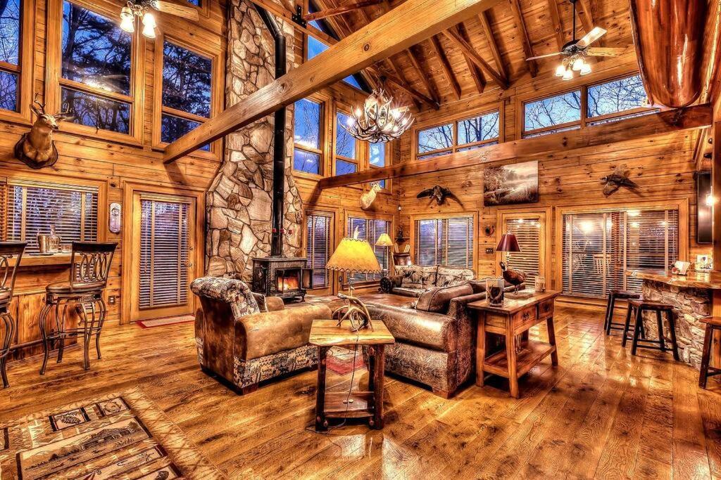 Blue Ridge Bliss- Spacious Cabin, Pets, Hot Tub! Exterior photo