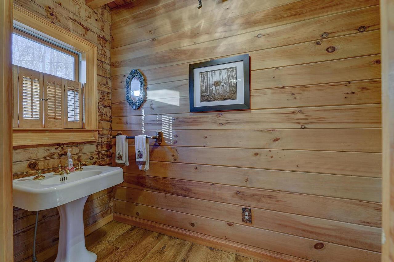 Blue Ridge Bliss- Spacious Cabin, Pets, Hot Tub! Exterior photo