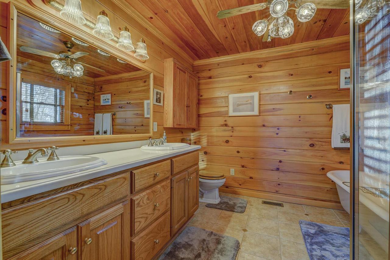 Blue Ridge Bliss- Spacious Cabin, Pets, Hot Tub! Exterior photo